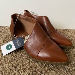 Universal Thread Sz 9 Caramel Faux Leather Slip-on Booties